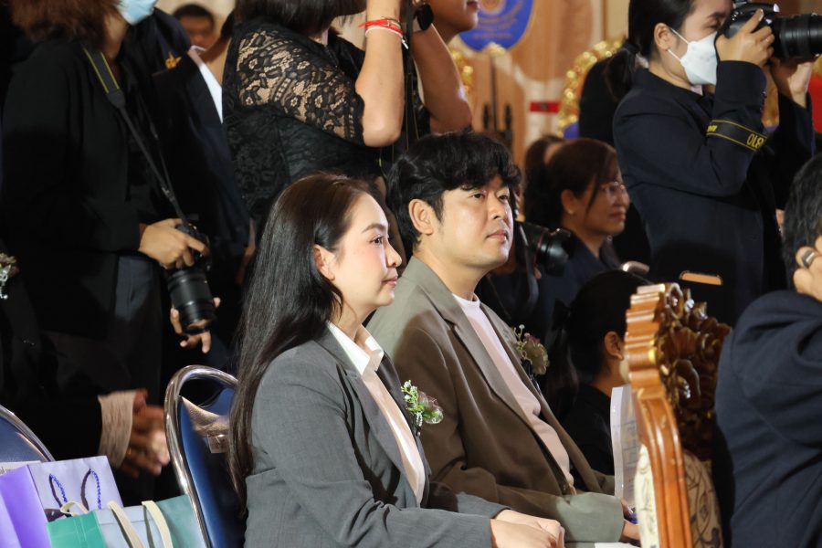 ผู้บริหารและบุคลากร คณะเทคโนโลยีการเกษตร มทร.ธัญบุรี ร่วมแสดงความยินดีกับ นายจิตรกัณฐ์ วรรณประเสริฐ ศิษย์เก่าคณะฯ ผู้ได้รับคัดเลือกเป็นผู้ทำคุณประโยชน์ให้กับมหาวิทยาลัย ประจำปี 2568