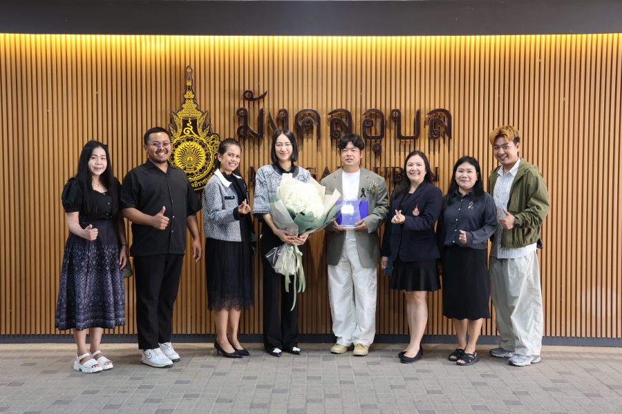 ผู้บริหารและบุคลากร คณะเทคโนโลยีการเกษตร มทร.ธัญบุรี ร่วมแสดงความยินดีกับ นายจิตรกัณฐ์ วรรณประเสริฐ ศิษย์เก่าคณะฯ ผู้ได้รับคัดเลือกเป็นผู้ทำคุณประโยชน์ให้กับมหาวิทยาลัย ประจำปี 2568