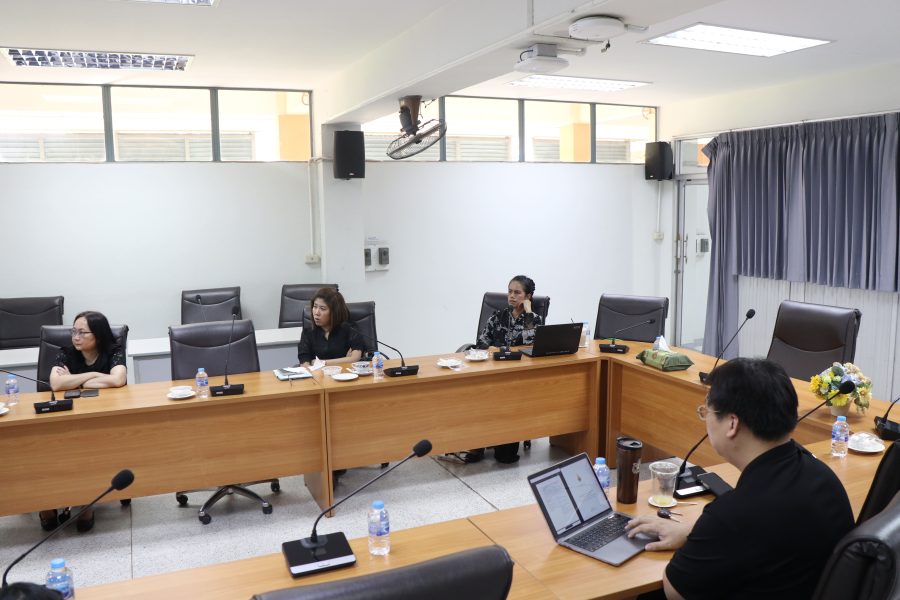 คณะเทคโนโลยีการเกษตร มทร.ธัญบุรี จัดประชุมคณะกรรมการคัดเลือกบุคลากร 2 ราย เพื่อเข้ารับการประเมินเข้าสู่ตำแหน่งที่สูงขึ้น