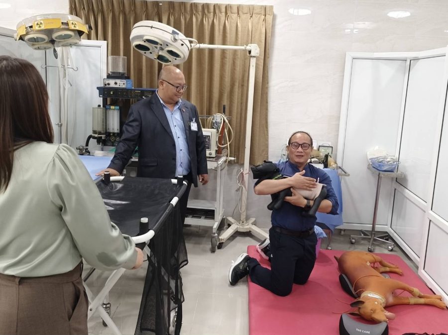 คณะเทคโนโลยีการเกษตร มทร.ธัญบุรี โดย ผศ.อมร อัศววงศ์ศานนท์ ร่วมเป็นกรรมการประเมินอาชีพพยาบาลสัตว์ ระดับ 5 ตามมาตรฐานของสถาบันคุณวุฒิวิชาชีพ ณ โรงพยาบาลสัตว์เมืองเอก