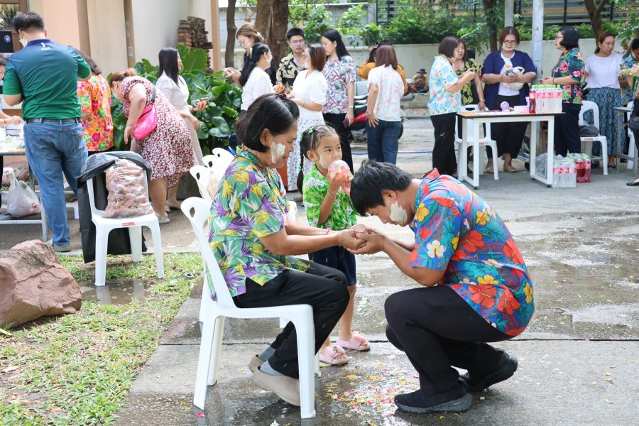 คณะเทคโนโลยีการเกษตร มทร.ธัญบุรี จัดพิธีสรงน้ำพระ เนื่องในเทศกาลสงกรานต์ 2569 สืบสานประเพณีไทยอย่างยั่งยืน