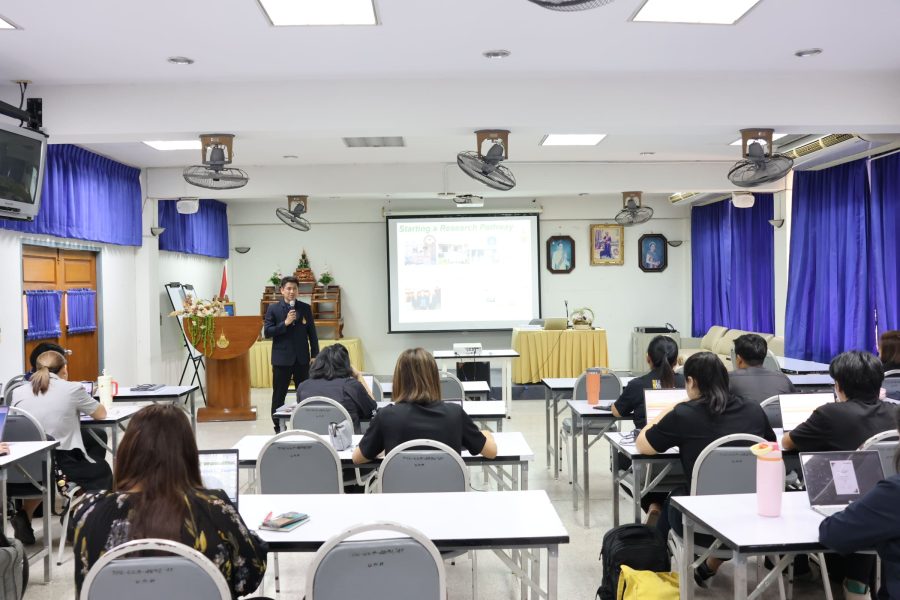 คณะเทคโนโลยีการเกษตร มทร.ธัญบุรี จัดอบรมพัฒนาศักยภาพนักวิจัย เสริมทักษะการเขียนข้อเสนอโครงการวิจัย พร้อมผลักดันงานวิจัยสู่การใช้ประโยชน์จริง