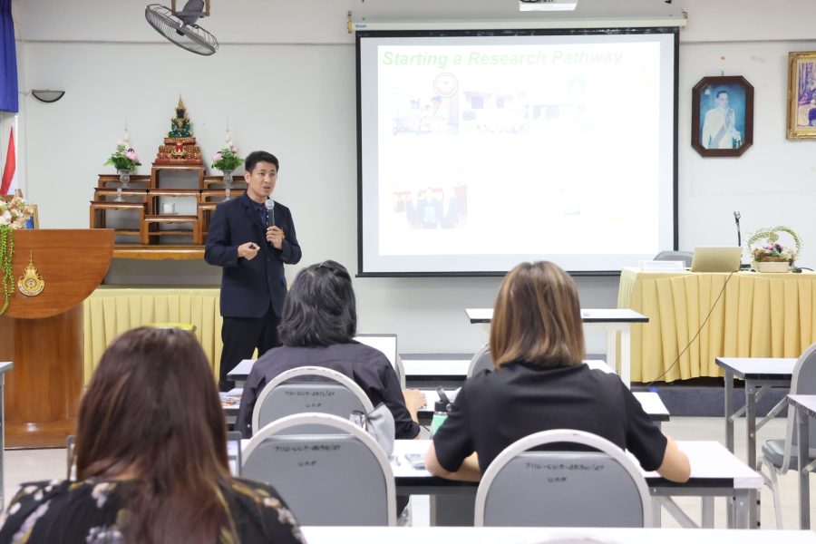 คณะเทคโนโลยีการเกษตร มทร.ธัญบุรี จัดอบรมพัฒนาศักยภาพนักวิจัย เสริมทักษะการเขียนข้อเสนอโครงการวิจัย พร้อมผลักดันงานวิจัยสู่การใช้ประโยชน์จริง
