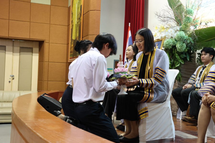 นักศึกษาใหม่คณะเทคโนโลยีการเกษตร มทร.ธัญบุรี ร่วมพิธีไหว้ครู ประจำปีการศึกษา 2569 แสดงความกตัญญูต่อครูอาจารย์