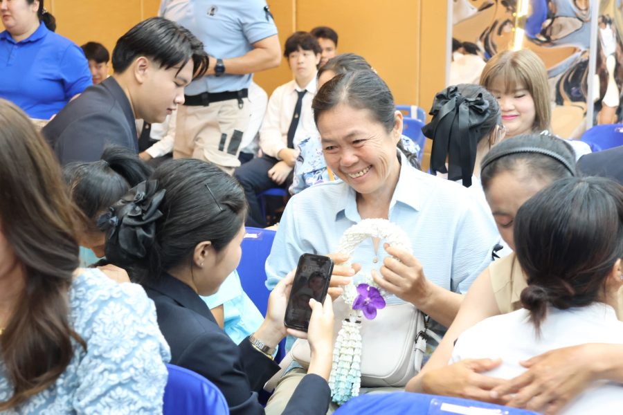 คณะเทคโนโลยีการเกษตร มทร.ธัญบุรี ร่วมพิธีเจริญพระพุทธมนต์ถวายเป็นพระราชกุศล และพิธีมอบรางวัลแม่ตัวอย่าง ประจำปี 2569