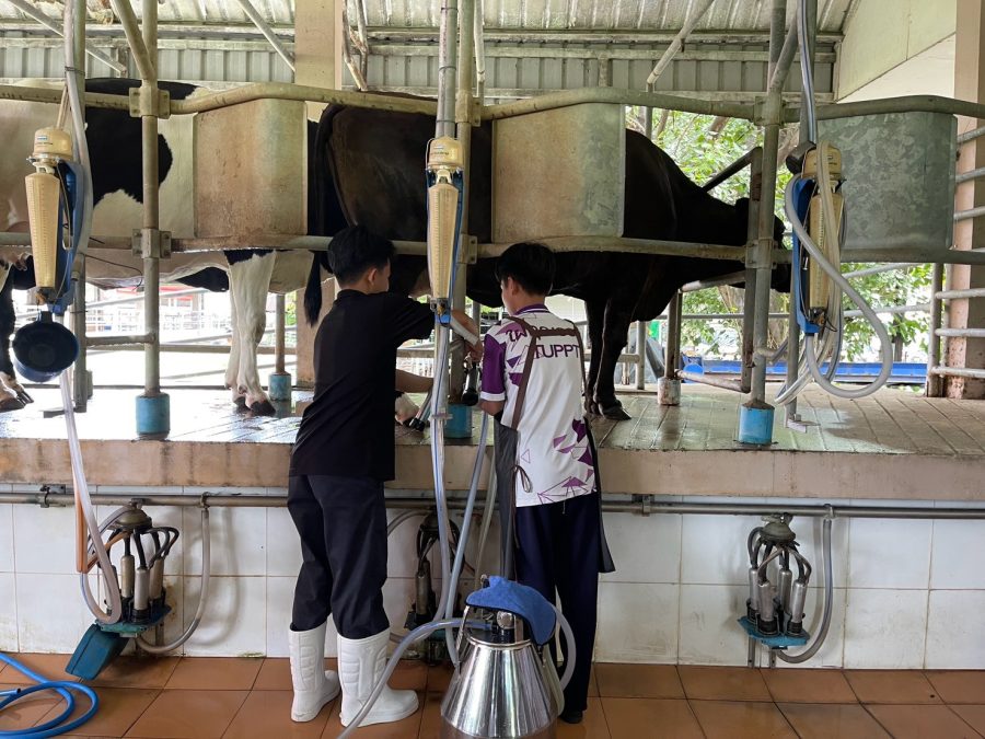 คณะเทคโนโลยีการเกษตร มทร.ธัญบุรี ร่วมกับโรงเรียนเตรียมอุดมศึกษาพัฒนาการ ปทุมธานี ส่งเสริมการเรียนรู้นอกห้องเรียน สัมผัสประสบการณ์จริงด้านสัตวศาสตร์
