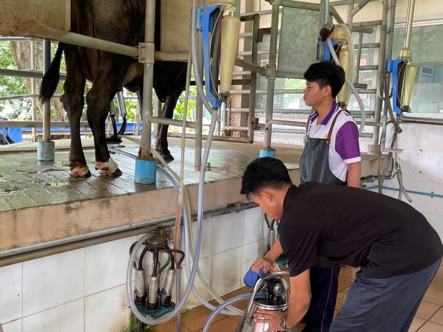 คณะเทคโนโลยีการเกษตร มทร.ธัญบุรี ร่วมกับโรงเรียนเตรียมอุดมศึกษาพัฒนาการ ปทุมธานี ส่งเสริมการเรียนรู้นอกห้องเรียน สัมผัสประสบการณ์จริงด้านสัตวศาสตร์