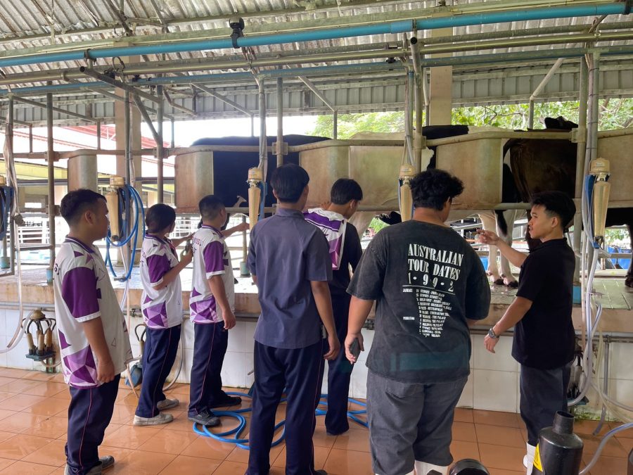คณะเทคโนโลยีการเกษตร มทร.ธัญบุรี ร่วมกับโรงเรียนเตรียมอุดมศึกษาพัฒนาการ ปทุมธานี ส่งเสริมการเรียนรู้นอกห้องเรียน สัมผัสประสบการณ์จริงด้านสัตวศาสตร์