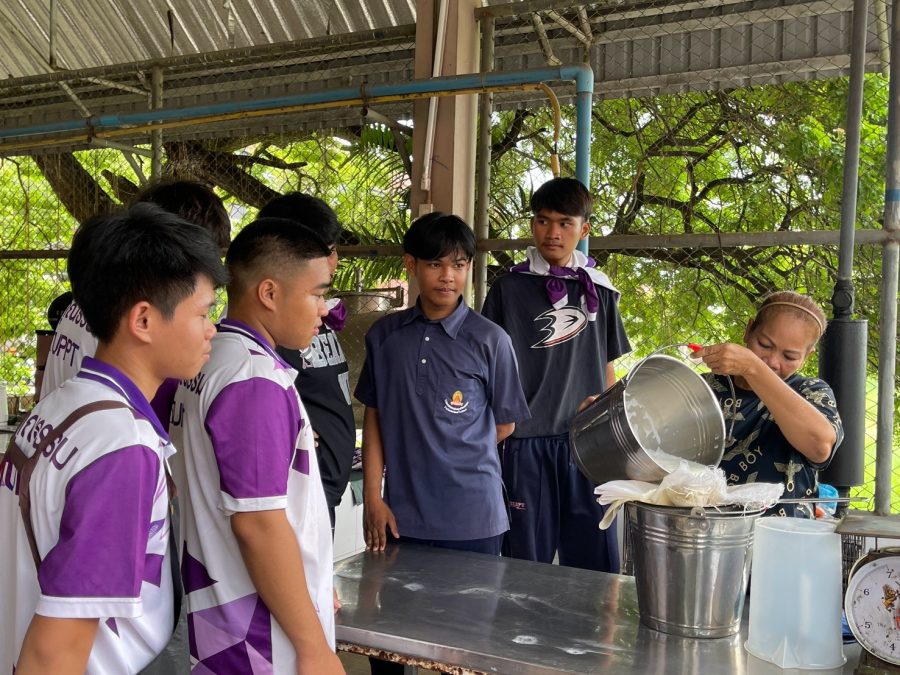คณะเทคโนโลยีการเกษตร มทร.ธัญบุรี ร่วมกับโรงเรียนเตรียมอุดมศึกษาพัฒนาการ ปทุมธานี ส่งเสริมการเรียนรู้นอกห้องเรียน สัมผัสประสบการณ์จริงด้านสัตวศาสตร์