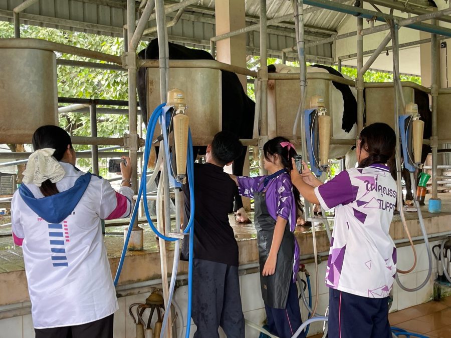คณะเทคโนโลยีการเกษตร มทร.ธัญบุรี ร่วมกับโรงเรียนเตรียมอุดมศึกษาพัฒนาการ ปทุมธานี ส่งเสริมการเรียนรู้นอกห้องเรียน สัมผัสประสบการณ์จริงด้านสัตวศาสตร์