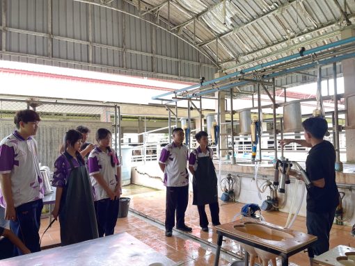 คณะเทคโนโลยีการเกษตร มทร.ธัญบุรี ร่วมกับโรงเรียนเตรียมอุดมศึกษาพัฒนาการ ปทุมธานี ส่งเสริมการเรียนรู้นอกห้องเรียน สัมผัสประสบการณ์จริงด้านสัตวศาสตร์