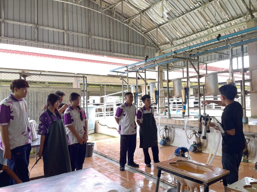 คณะเทคโนโลยีการเกษตร มทร.ธัญบุรี ร่วมกับโรงเรียนเตรียมอุดมศึกษาพัฒนาการ ปทุมธานี ส่งเสริมการเรียนรู้นอกห้องเรียน สัมผัสประสบการณ์จริงด้านสัตวศาสตร์