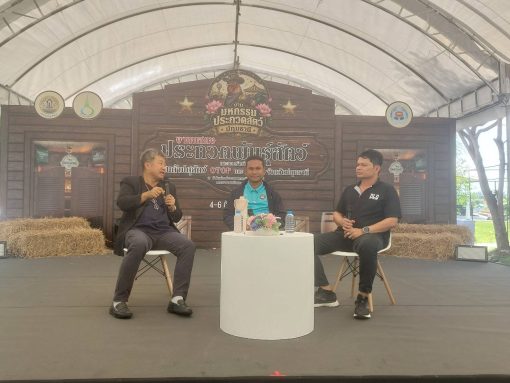 นักศึกษาสาขาสัตวศาสตร์ คณะเทคโนโลยีการเกษตร มทร.ธัญบุรี ฝึกประสบการณ์จริงผู้ช่วยผู้ตัดสินการประกวดไก่พื้นเมือง ในงานมหกรรมประกวดสัตว์ปทุมธานี
